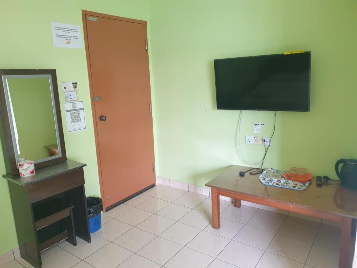 Borneo Gaya Hostel *
