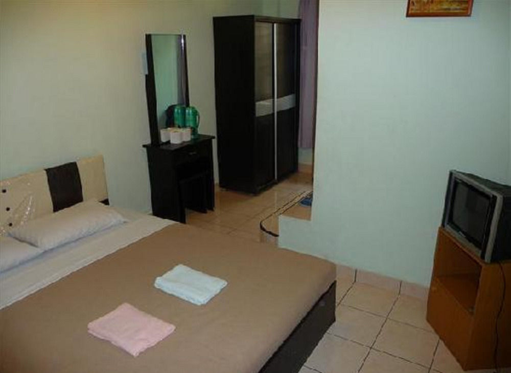 Borneo Gaya Hostel *